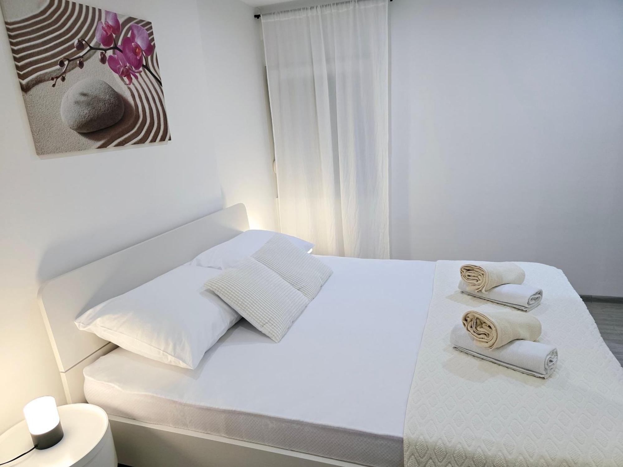 Apartment Blanca With Jacuzzi,Terase And Private Parking Kastela Exterior photo