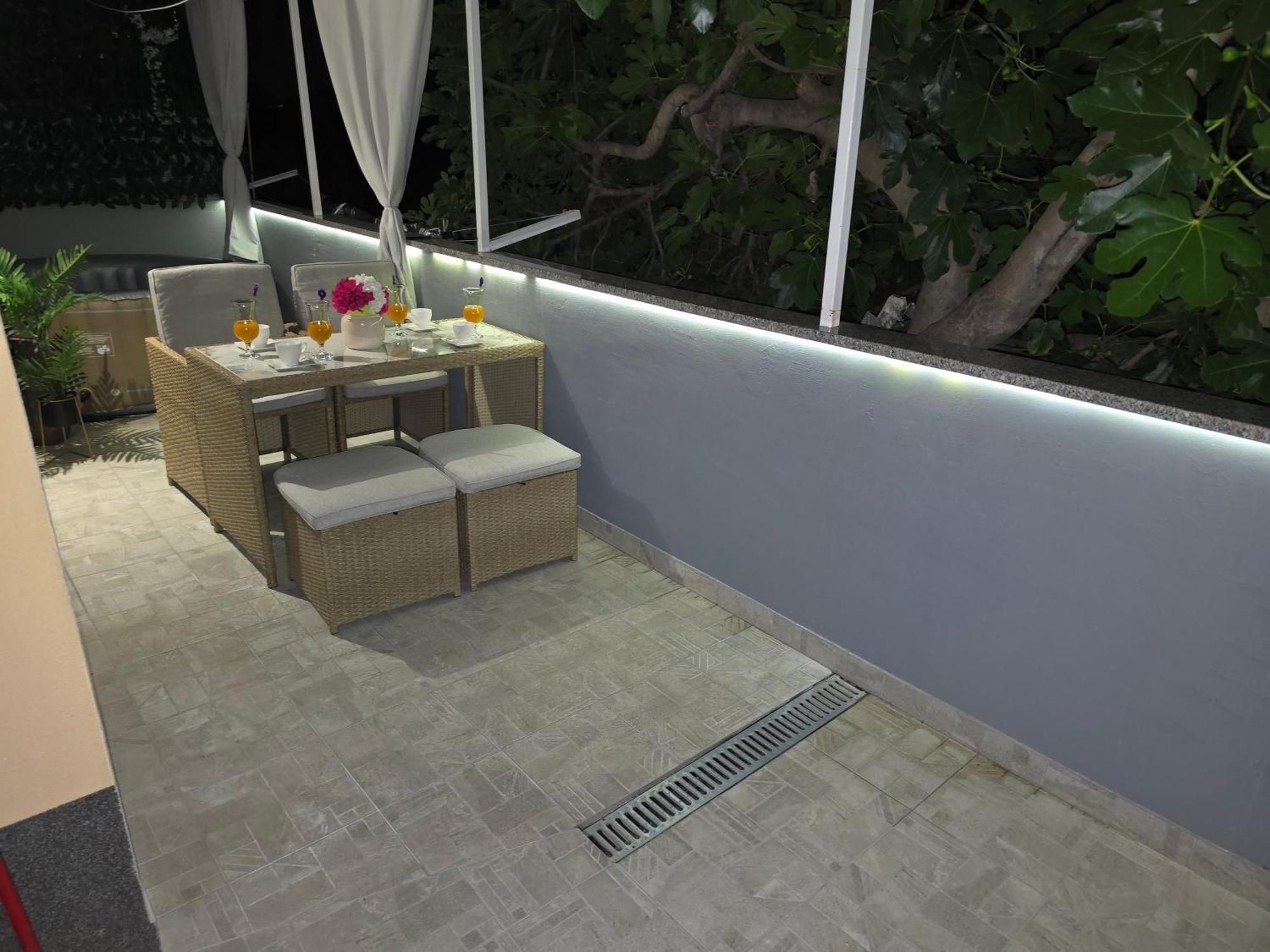 Apartment Blanca With Jacuzzi,Terase And Private Parking Kastela Exterior photo
