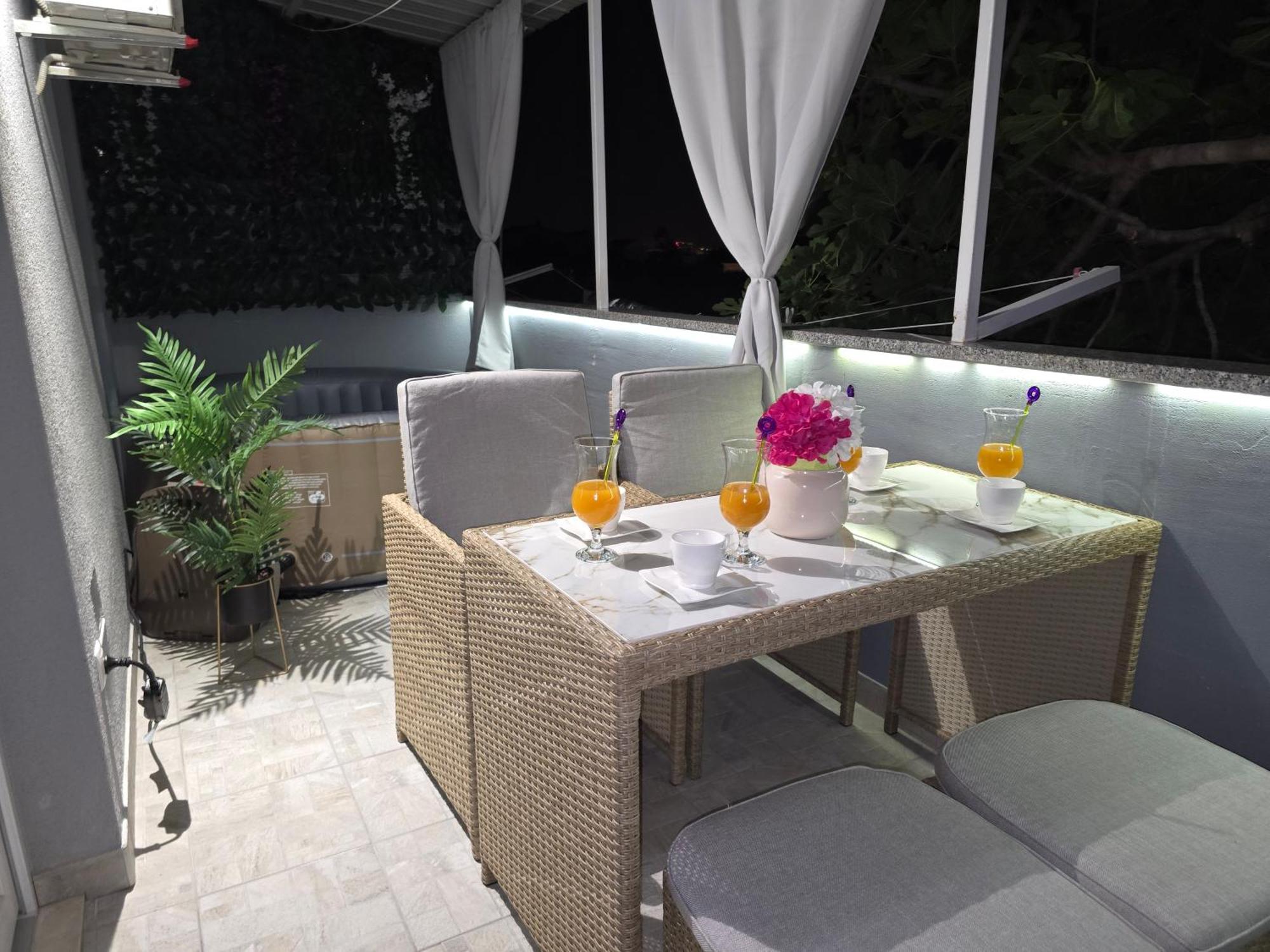 Apartment Blanca With Jacuzzi,Terase And Private Parking Kastela Exterior photo