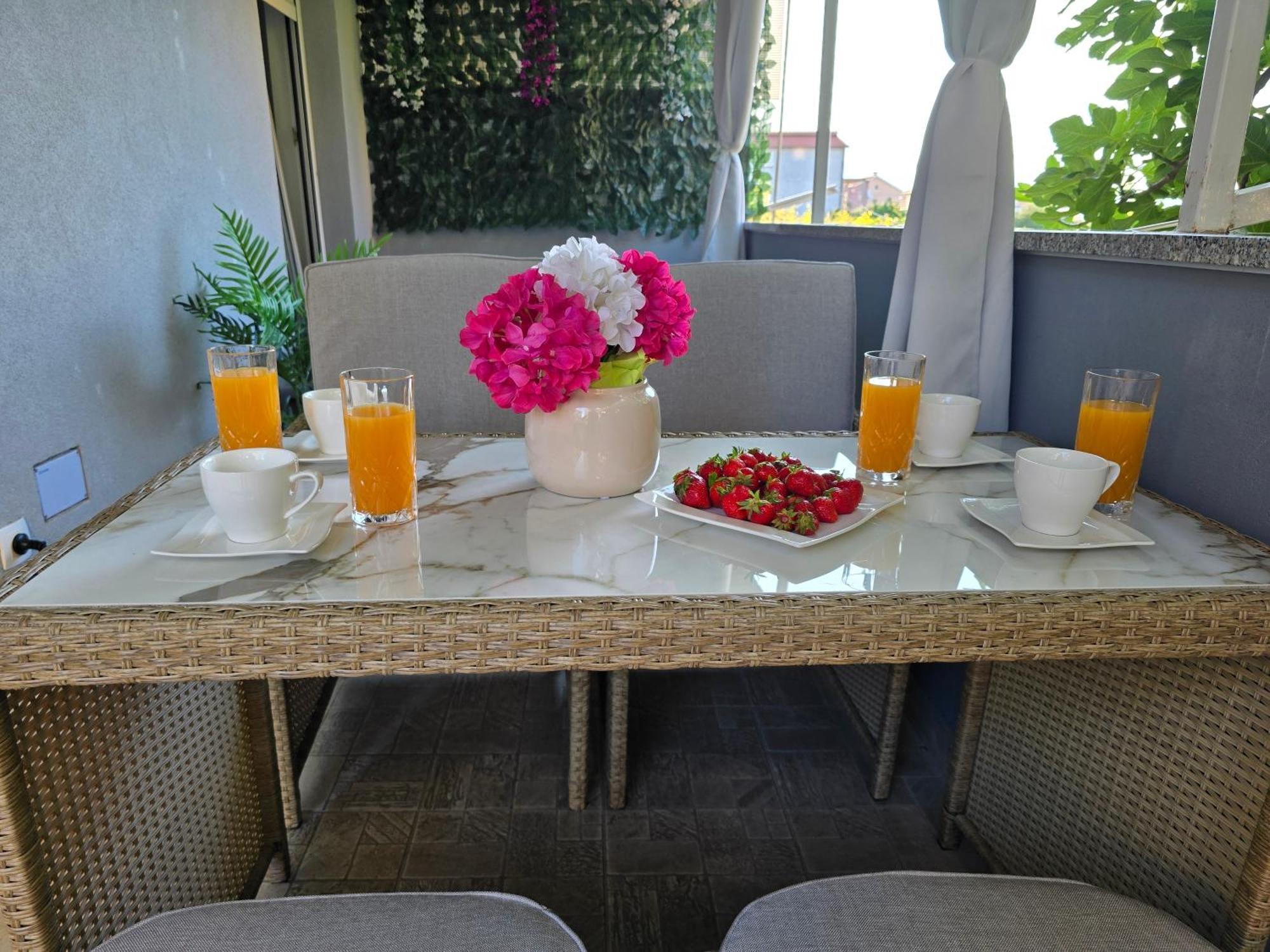 Apartment Blanca With Jacuzzi,Terase And Private Parking Kastela Exterior photo