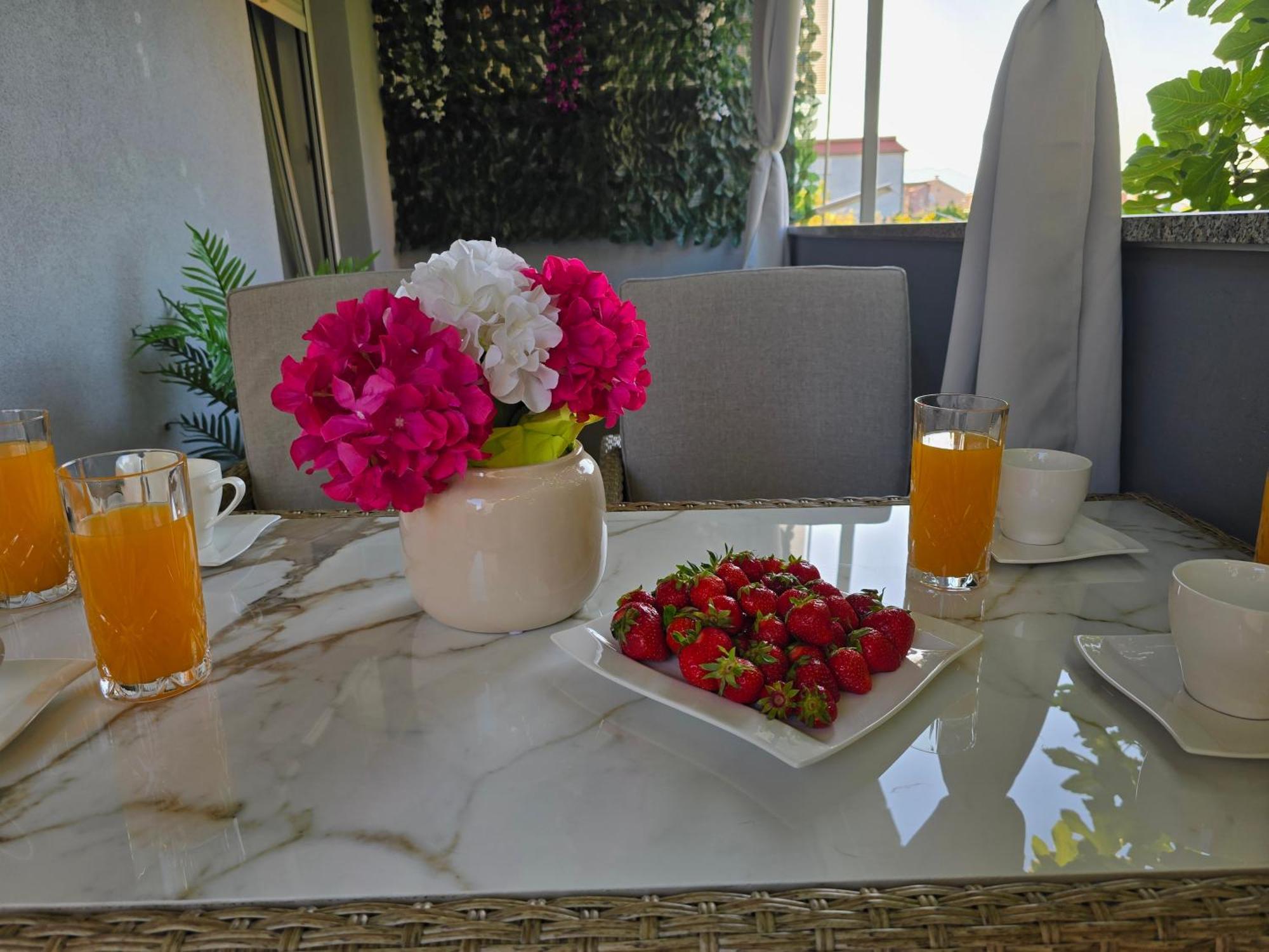 Apartment Blanca With Jacuzzi,Terase And Private Parking Kastela Exterior photo