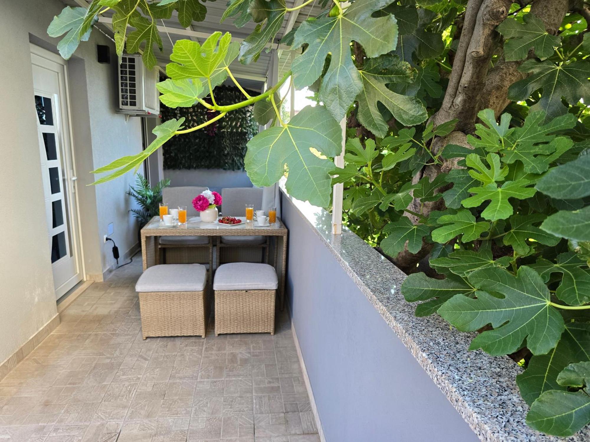 Apartment Blanca With Jacuzzi,Terase And Private Parking Kastela Exterior photo