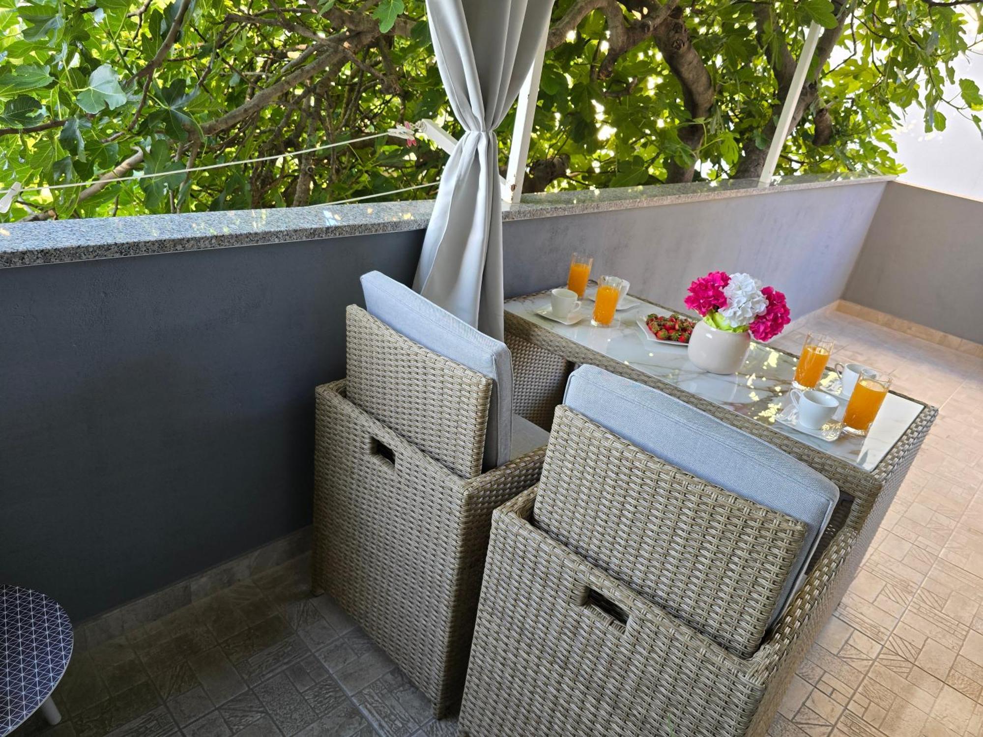 Apartment Blanca With Jacuzzi,Terase And Private Parking Kastela Exterior photo